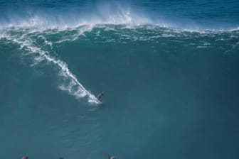 Sebastian Steudtner: Über 26 Meter hoch war die Welle, die der deutsche Surfer im portugiesischen Nazaré ritt.