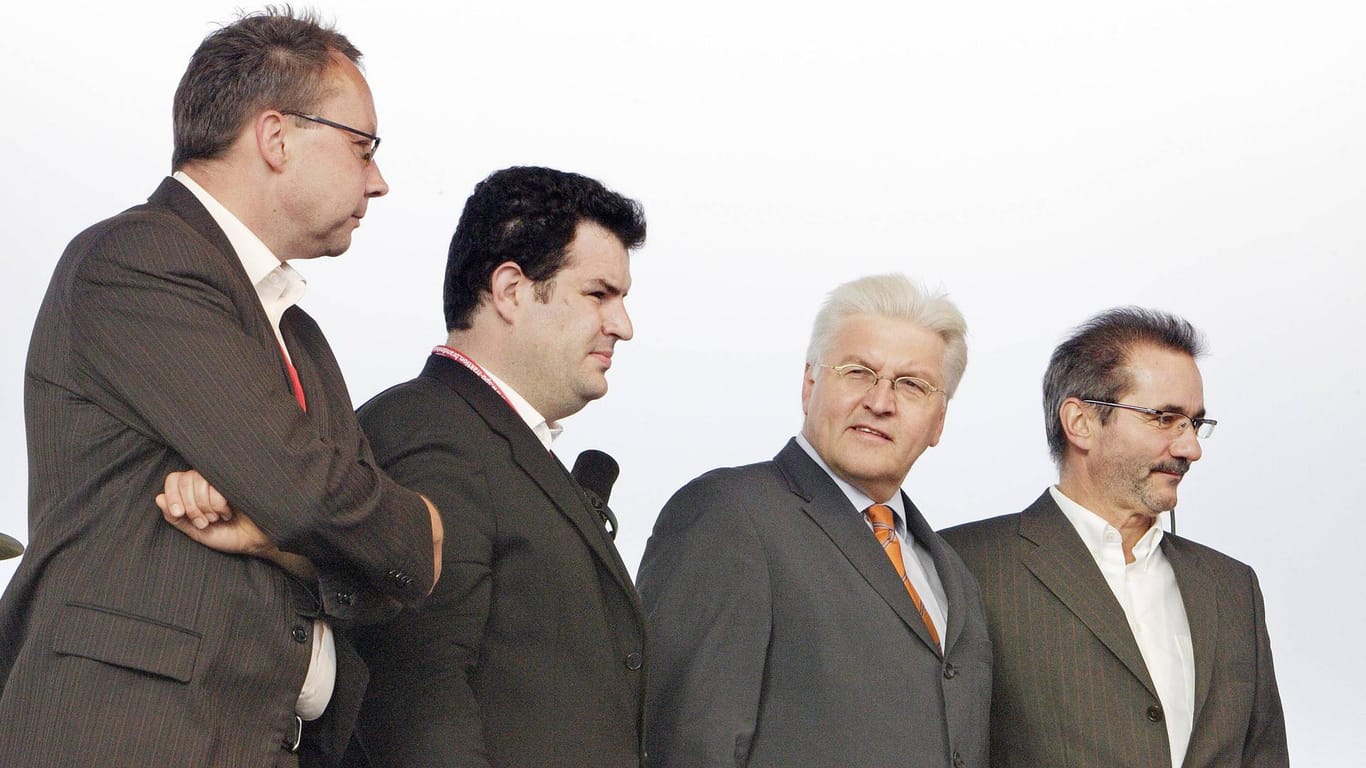 Klaus Ness (li.) war der politische Mentor von Hubertus Heil (hier 2007 mit dem damaligen Bundesaußenminister Frank-Walter Steinmeier). Er starb 2015.
