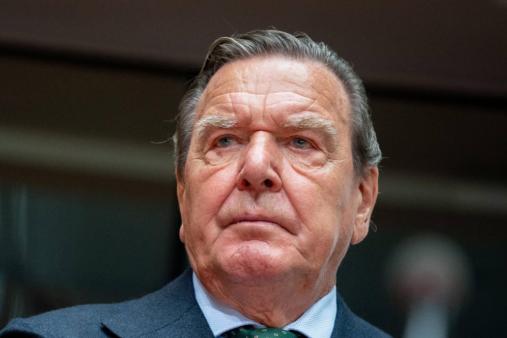Gerhard Schröder: Wie das russische Gasunternehmen Gazprom bestätigte, wurde der Altkanzler für einen Posten im Aufsichtsrat nominiert.