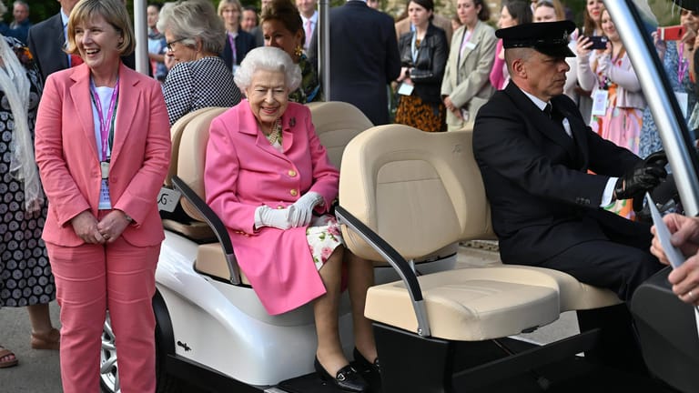 Queen Elizabeth II.: Die Monarchin strahlte bei dem Event über das ganze Gesicht.