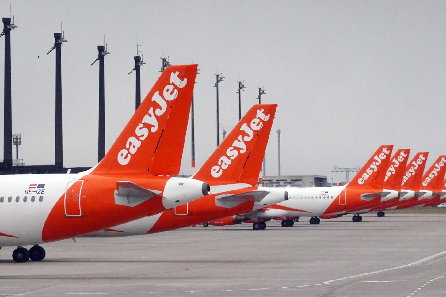 Flugzeuge von Easyjet am BER (Archivbild): Künftig sollen hier nur noch elf Flugzeuge stationiert sein.