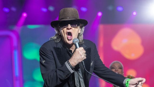 Udo Lindenberg beim ersten Konzert der neuen Tournee "Udopium Live 2022" in Schwerin.