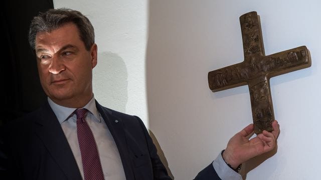 Söders Kreuzerlass wird Fall für Verwaltungsgerichtshof
