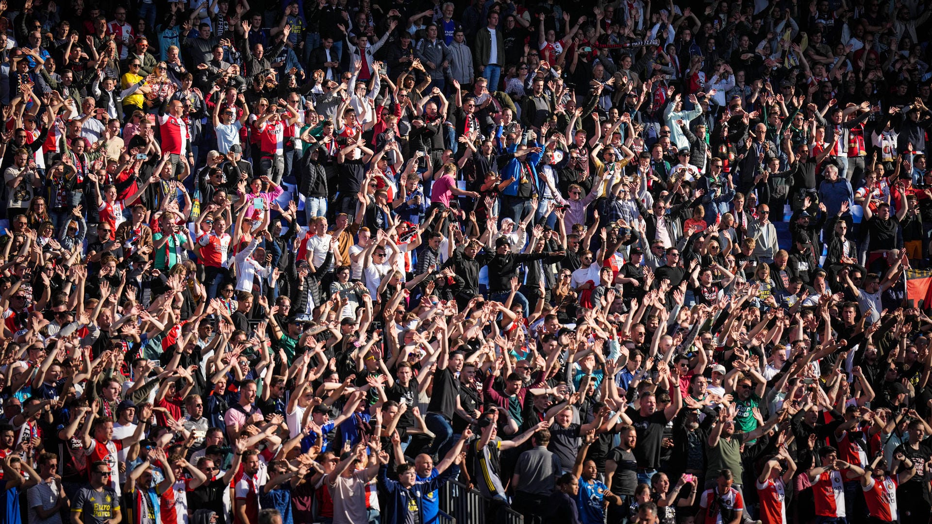 Feyenoord-Fans: Anhänger des Klubs haben Polizisten attackiert.