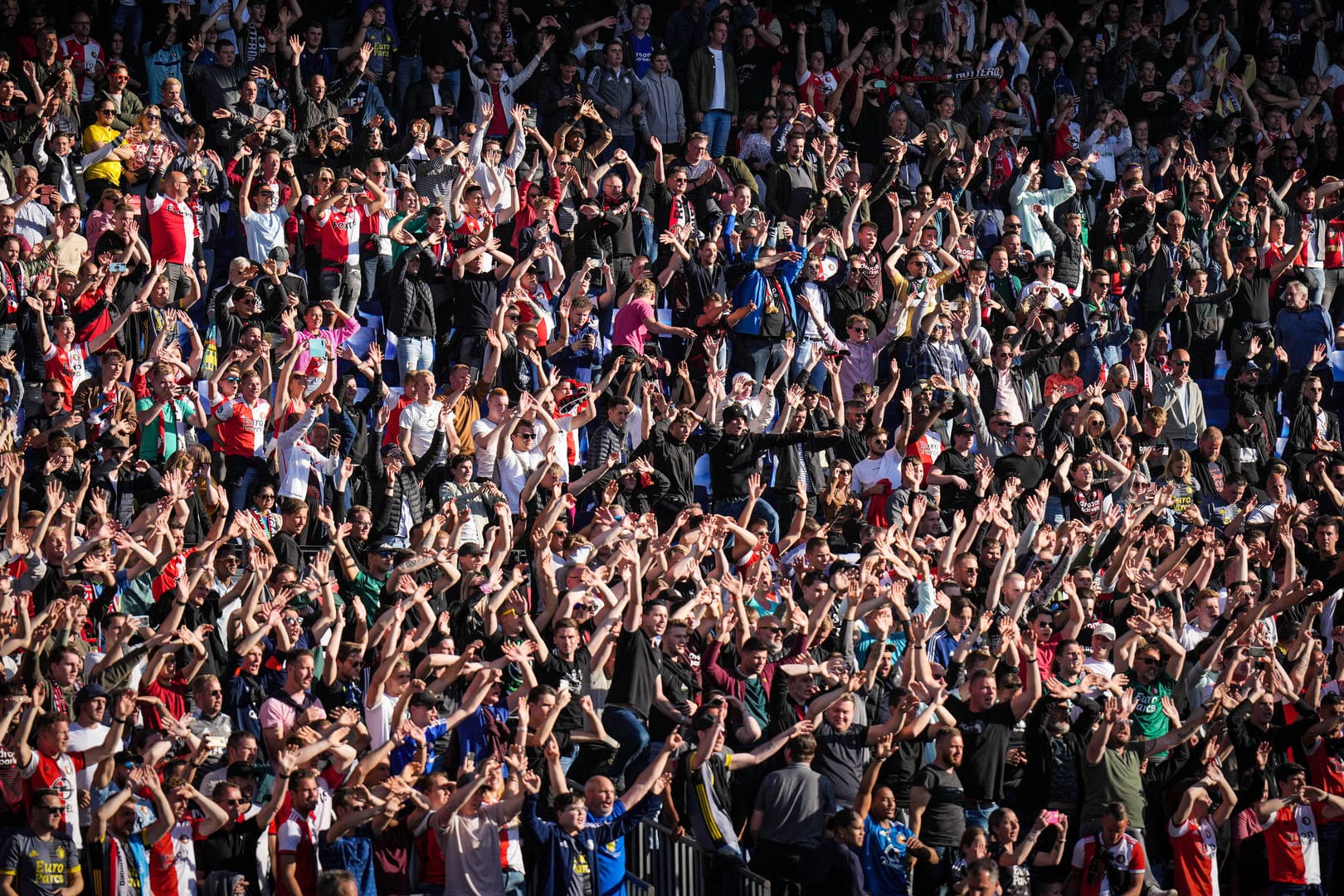 Feyenoord-Fans: Anhänger des Klubs haben Polizisten attackiert.