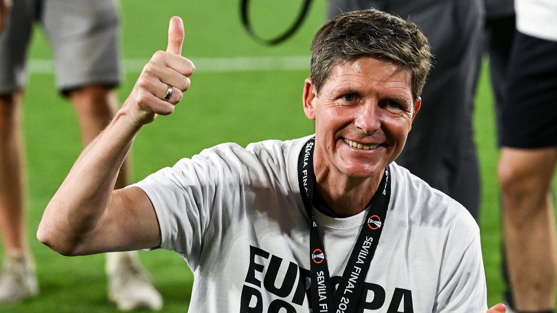 Oliver Glasner: Eintrachts Coach hat mit seinem Team den Europapokal geholt. Oliver Glasner: Eintrachts Coach hat mit seinem Team den Europapokal geholt.