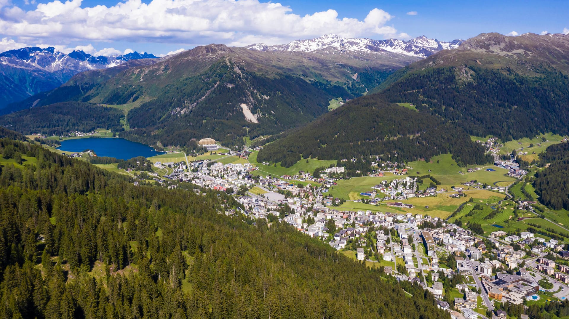 Blick auf das Alpenstädtchen Davos (Symbolbild): Der Ukraine-Krieg überschattet das Weltwirtschaftsforum.