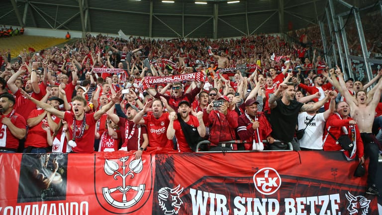 Die Anhänger des FCK feierten den Aufstieg im Fritz-Walter-Stadion.