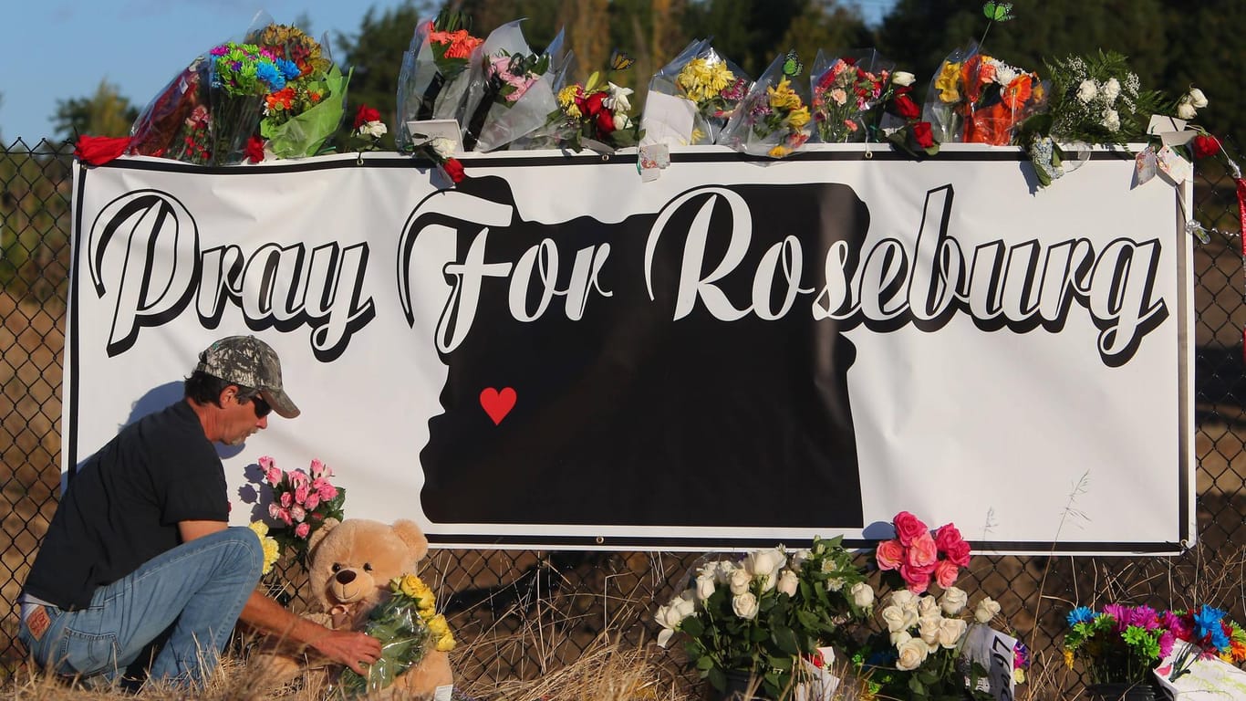 Trauer in Roseburg (Archivbild): Neun Menschen wurden bei dem Amoklauf getötet.