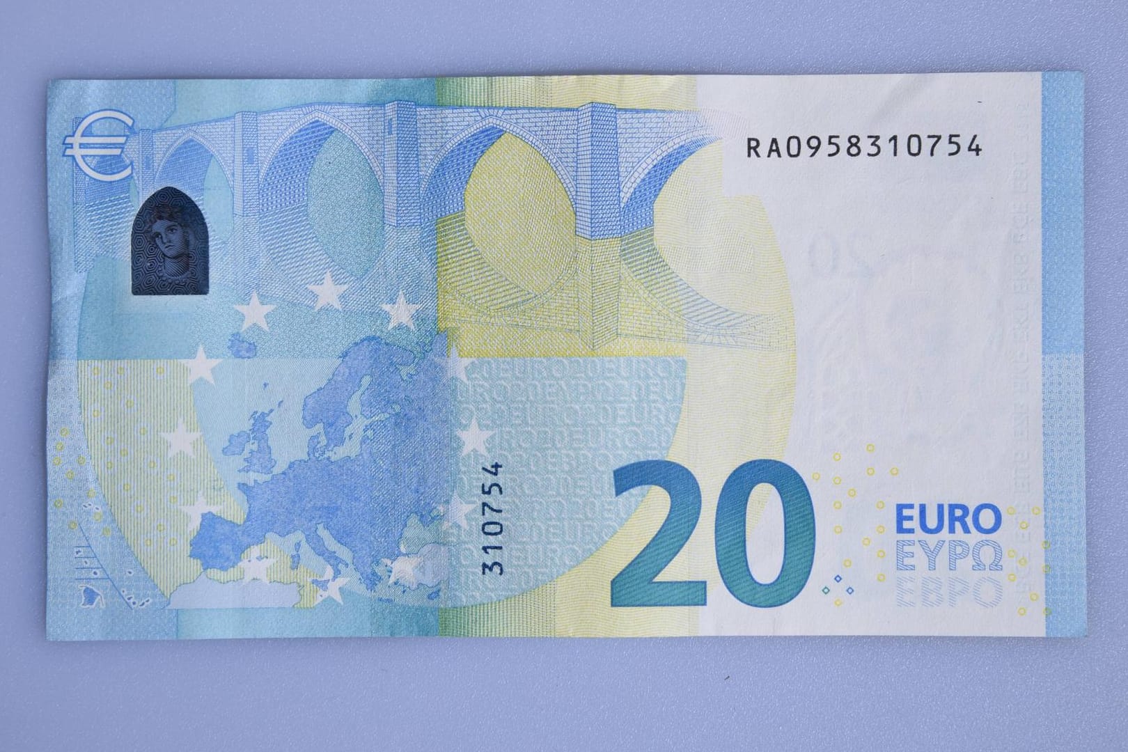 Ein 20-Euro-Schein: Für die Europa-Grafik wollte ein Mann aus Österreich eine Millionensumme. Ein 20-Euro-Schein: Für die Europa-Grafik wollte ein Mann aus Österreich eine Millionensumme.
