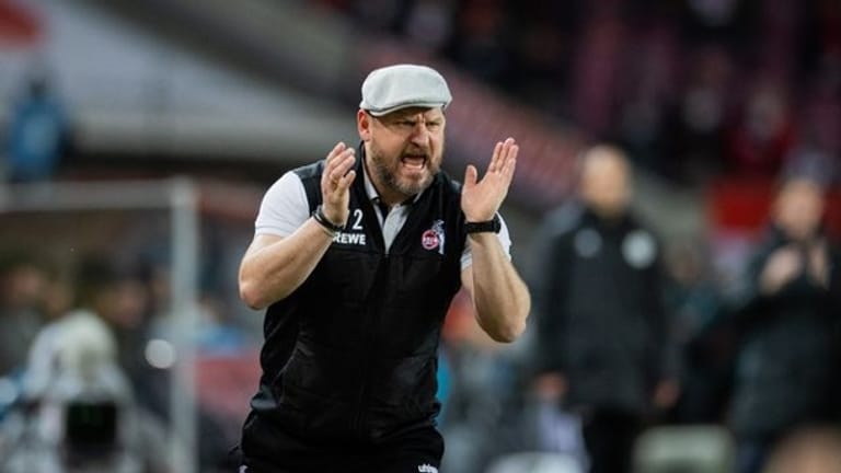 Kölns Trainer Steffen Baumgart feuert sein Team an: Privat hatte der FC-Trainer lange zu kämpfen.