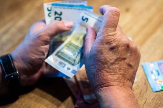 Immer weniger Menschen wenden sich bei Geldproblemen an Insolvenzberatungsstellen. Immer weniger Menschen wenden sich bei Geldproblemen an Insolvenzberatungsstellen.