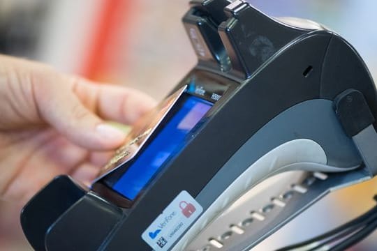 Ein Portemonnaie mit Kleingeld: In Berlin wurden alte Menschen betrogen