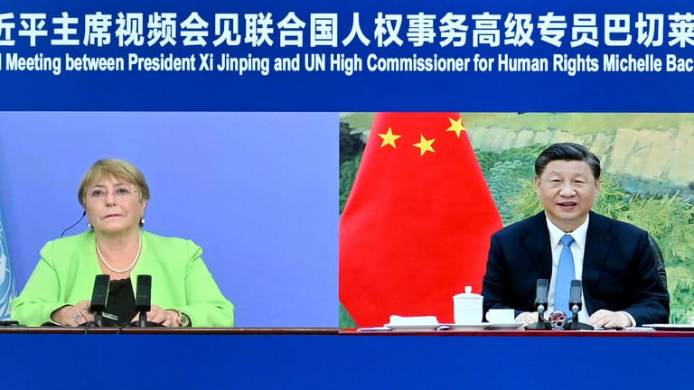 Michelle Bachelet, UN-Hochkommissarin für Menschenrechte, und Xi Jinping: Das virtuelle Treffen stand unter dem Eindruck der neuesten Enthüllungen.