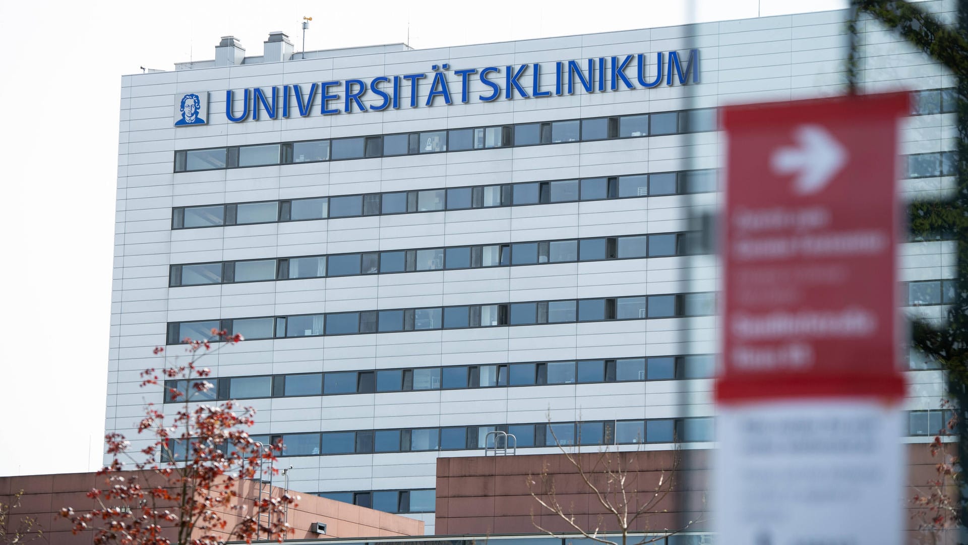 Uniklinikum in Frankfurt am Main (Archivbild): Hier wurde der erste Affenpocken-Fall in Hessen nachgewiesen.