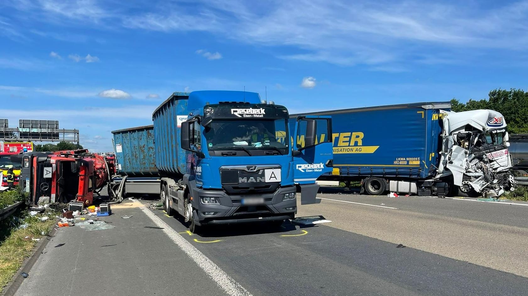Die Unfallstelle: An der Kollision auf der A2 waren drei Lkw beteiligt.