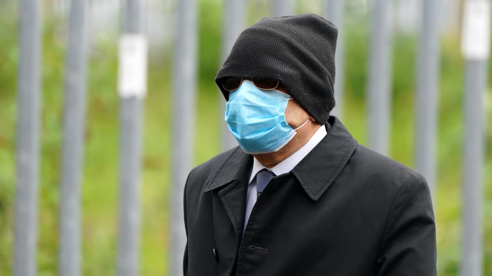 Der pensionierte Hausarzt auf dem Weg ins Gericht: In seiner Praxis, aber auch in einer Polizeistation und einer Notaufnahme hat er seine Patientinnen missbraucht. Der pensionierte Hausarzt auf dem Weg ins Gericht: In seiner Praxis, aber auch in einer Polizeistation und einer Notaufnahme hat er seine Patientinnen missbraucht.