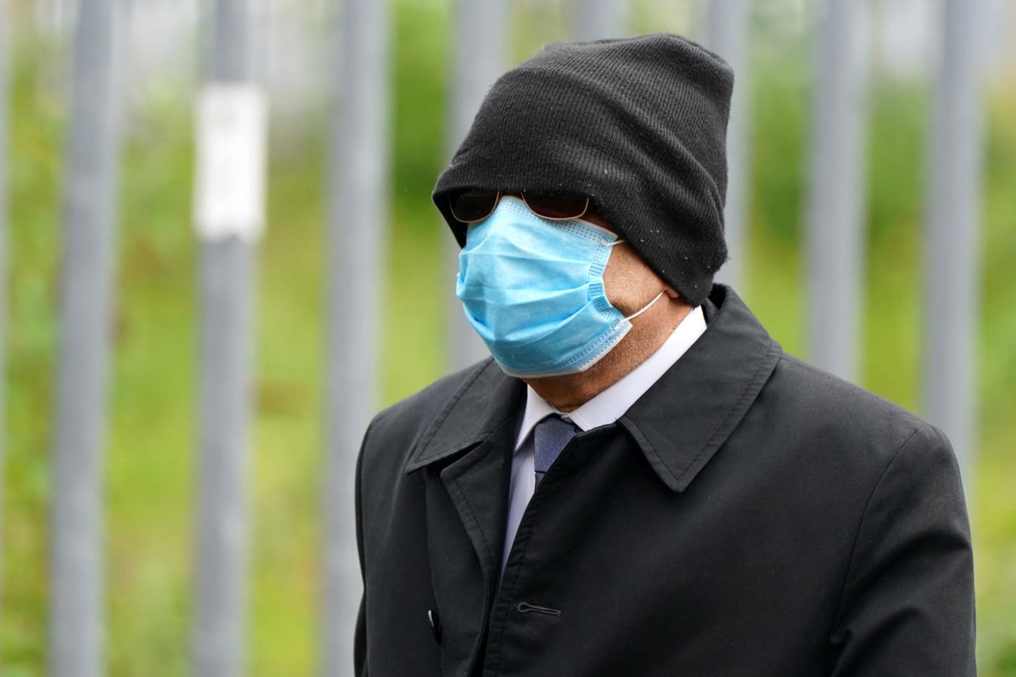 Der pensionierte Hausarzt auf dem Weg ins Gericht: In seiner Praxis, aber auch in einer Polizeistation und einer Notaufnahme hat er seine Patientinnen missbraucht.