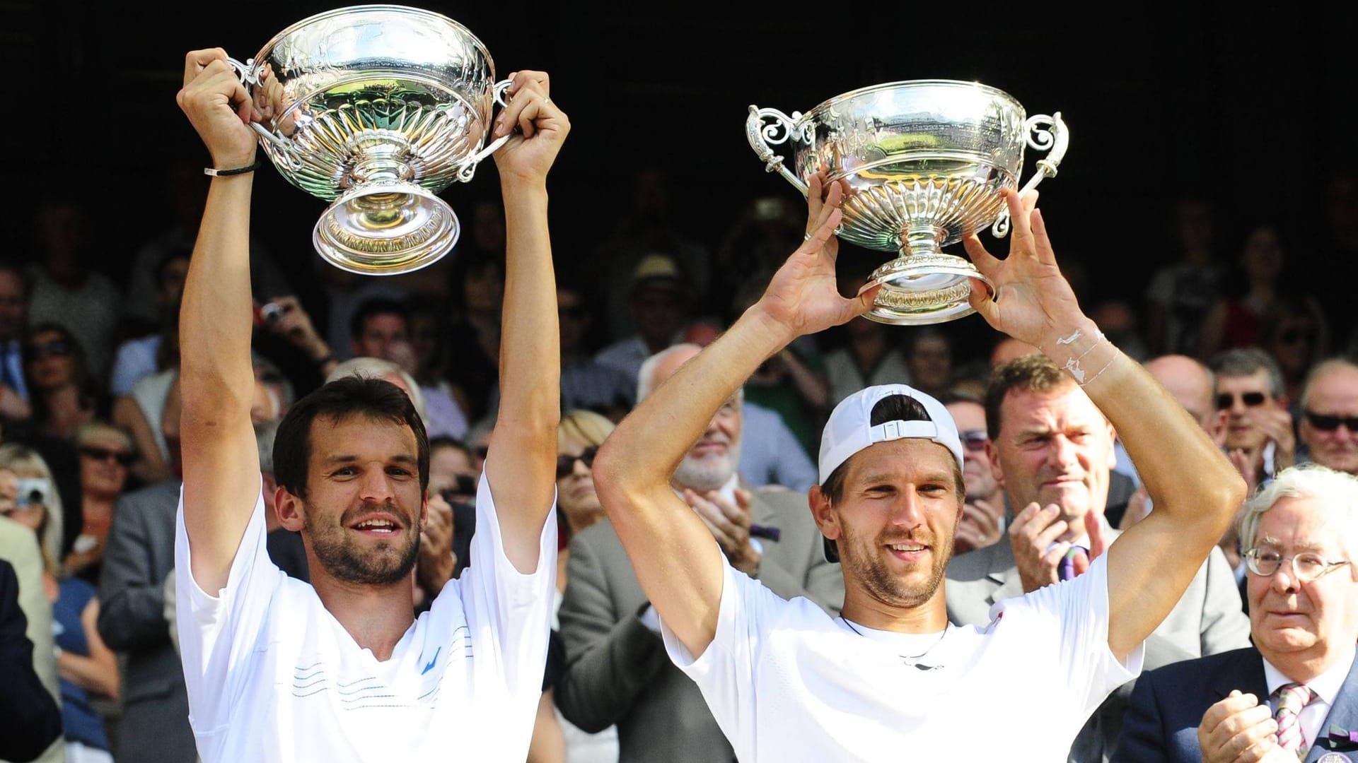 Philipp Petzschner An der Seite von Jürgen Melzer (r.) gewann Petzschner 2010 im Doppel von Wimbledon. Ein Jahr später triumphierte das Erfolgs-Doppel auch bei den US Open. 2018 beendete Petzschner nach zahlreichen Verletzungen im Alter von 34 Jahren seine Karriere.