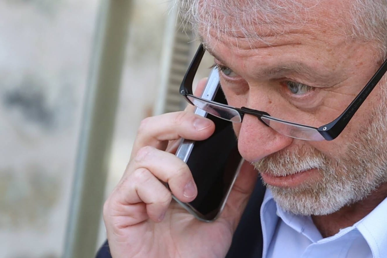 Bekanntester Oligarch: Roman Abramowich ist mittlerweile ebenfalls in den Fokus er EU-Sanktionen gerückt. Bekanntester Oligarch: Roman Abramowich ist mittlerweile ebenfalls in den Fokus er EU-Sanktionen gerückt.