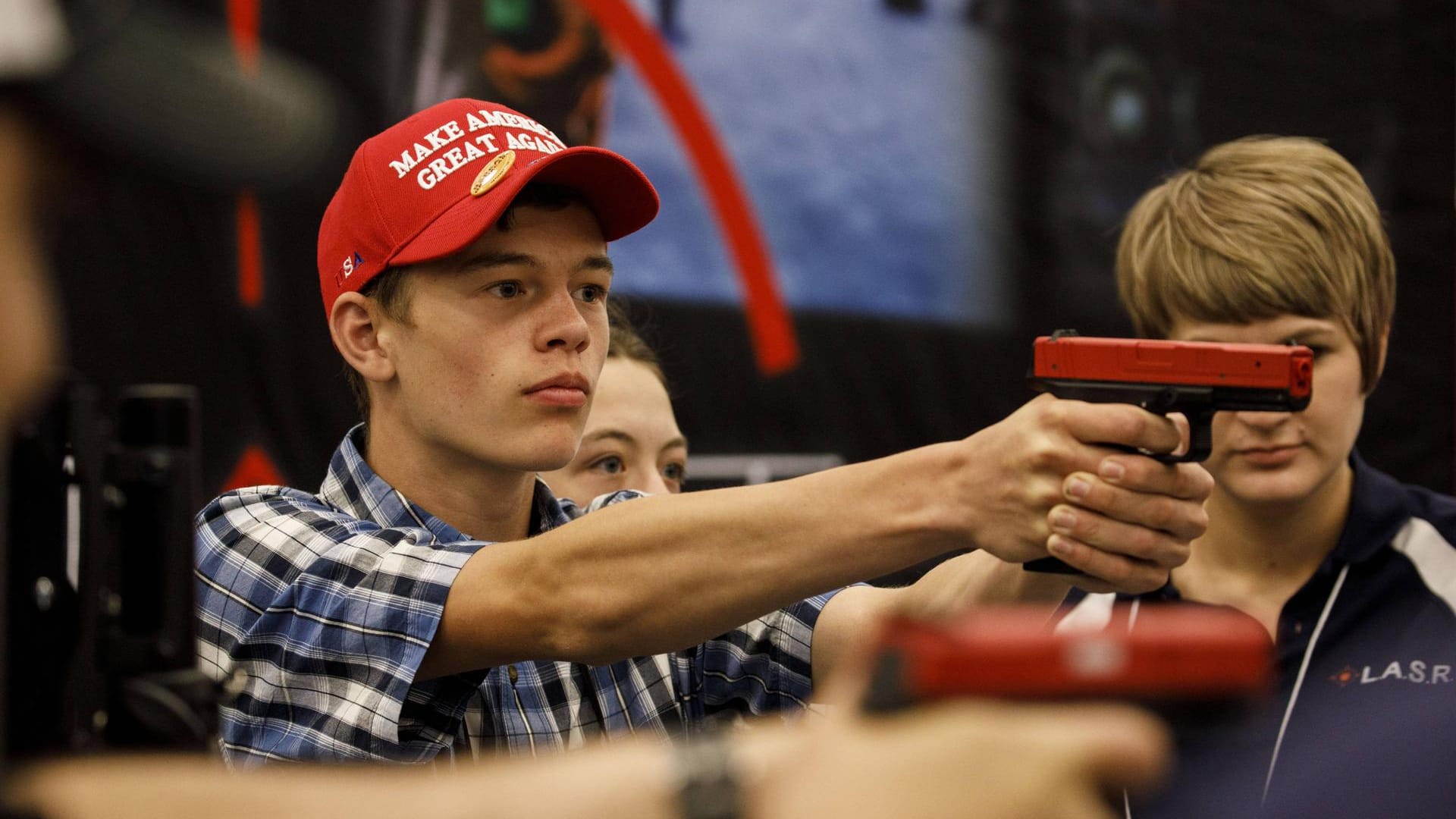 Jugendliche bei einem NRA-Meeting in Indianapolis: Die Waffenlobby hat in dem Land großen Einfluss. (Archivfoto)