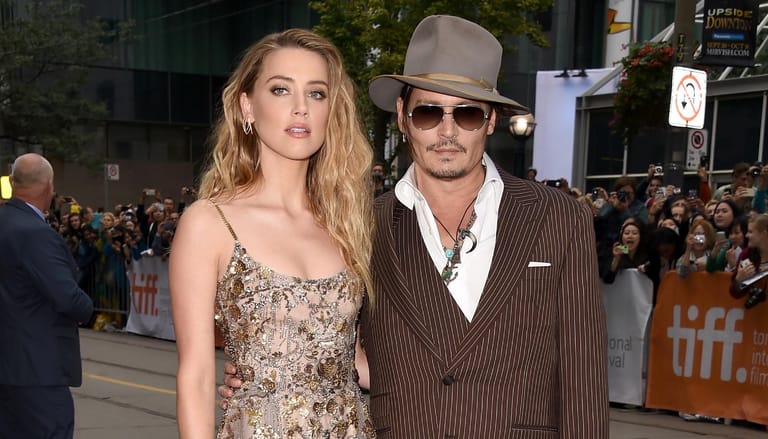 2015 heirateten die beiden Schauspieler. 15 Monate später reichte Amber Heard die Scheidung ein.