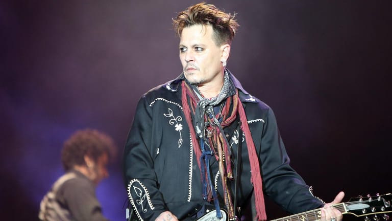 Mit 13 Jahren gründete Johnny Depp die Band Flame, später änderte er den Namen in The Kids.