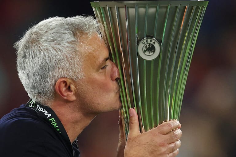 Jose Mourinho: Der portugiesische Startrainer verfügt durch den Erfolg in der Conference League über eine makellose Europapokalbilanz.