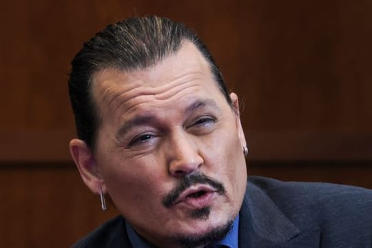 Johnny Depp wurde vor Gericht von seiner Ex-Freundin Kate Moss in Schutz genommen.