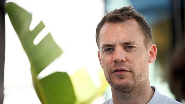 Torwart Manuel Neuer sieht durch die Winter-WM in Katar Gefahren einer Überbelastung.