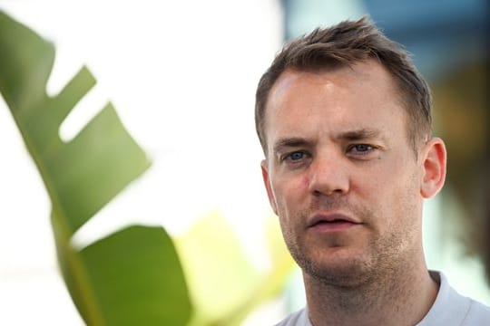 Torwart Manuel Neuer sieht durch die Winter-WM in Katar Gefahren einer Überbelastung.