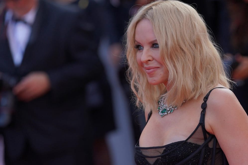 Kylie Minogue: Die Sängerin besuchte die Premiere von "Elvis" in Cannes und sorgte mit ihrem Kleid für einen Wow-Effekt.
