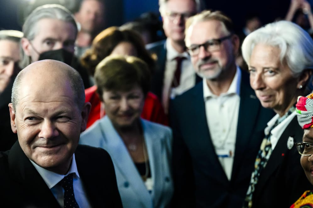 Bundeskanzler Olaf Scholz (l.) traf mit seiner Abschlussrede in Davos den richtigen Ton.