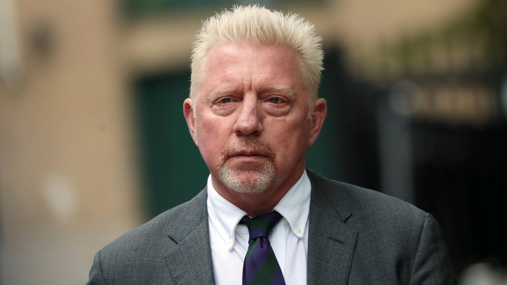 Boris Becker wurde in ein Gefängnis für Ausländer verlegt, in dem in der Vergangenheit die große Mehrzahl der Entlassenen abgeschoben wurde.