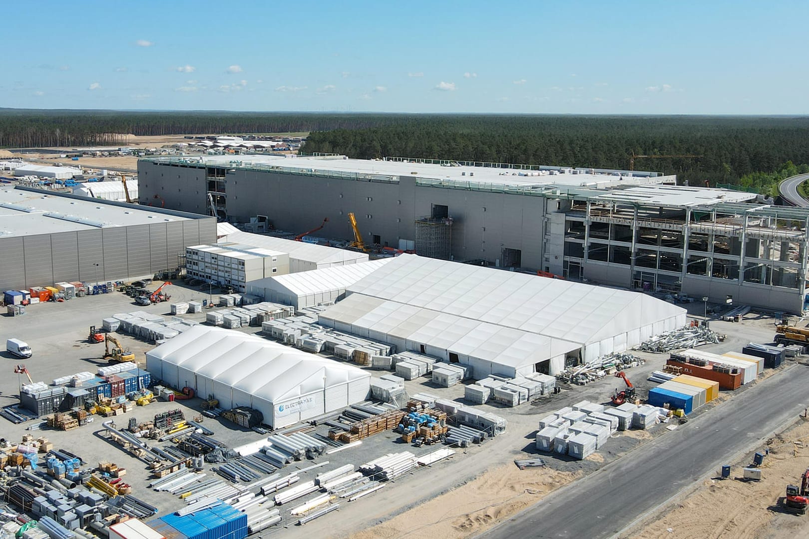 Teslawerk Berlin-Brandenburg (Archiv): Der Autobauer will einen Güterbahnhof direkt am neuen Werk bauen.