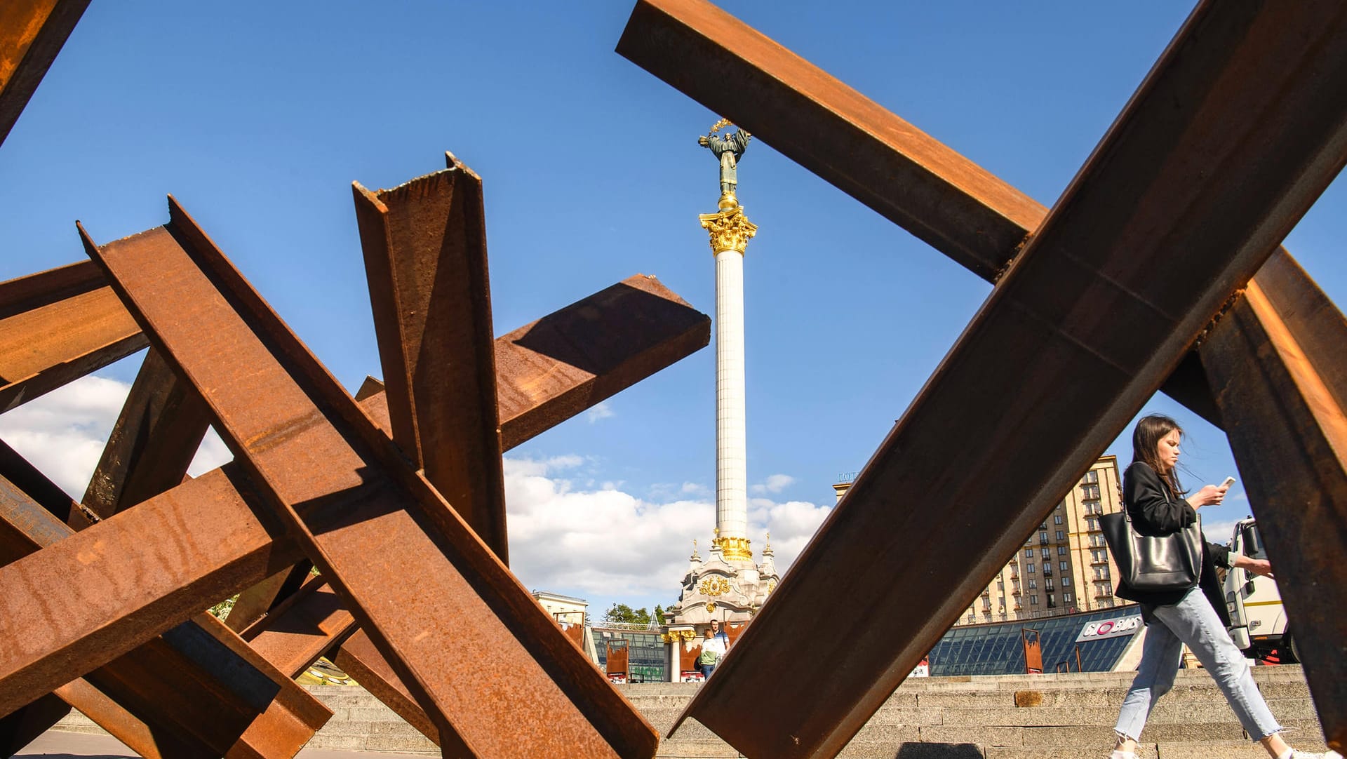 Panzersperren auf dem Platz der Unabhängigkeit: Von hier ging die proeuropäische Revolution im Jahr 2014 aus.