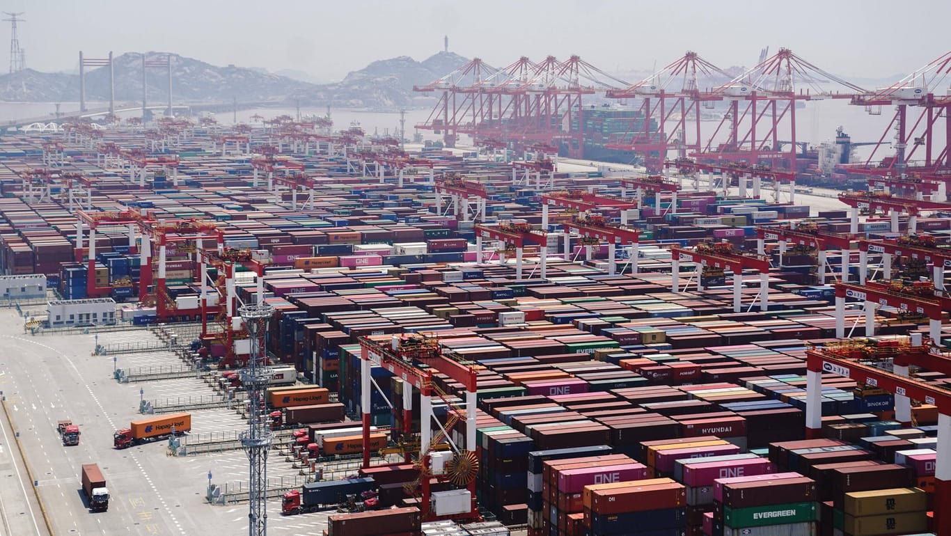 Der Hafen von Shanghai: Durch den Corona-Lockdown stoppte die Abfertigung, die Auswirkungen sind global zu spüren.