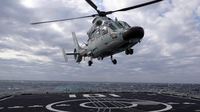 Ein chinesischer Helikopter hebt bei einer Militärübung ab: Die Sorge über wachsenden Einfluss der Volksrepublik im Südpazifik wächst.