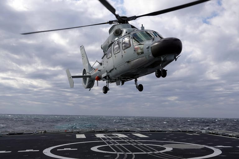 Ein chinesischer Helikopter hebt bei einer Militärübung ab: Die Sorge über wachsenden Einfluss der Volksrepublik im Südpazifik wächst.
