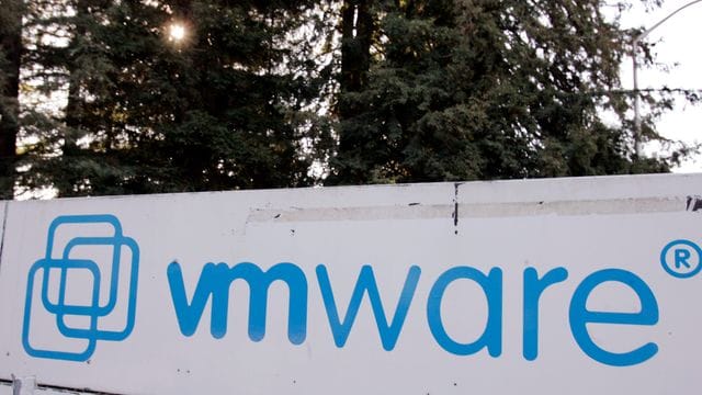 Der Chipkonzern Broadcom will sein Software-Geschäft mit der Übernahme des Cloud-Spezialisten VMware verstärken. Der Chipkonzern Broadcom will sein Software-Geschäft mit der Übernahme des Cloud-Spezialisten VMware verstärken.