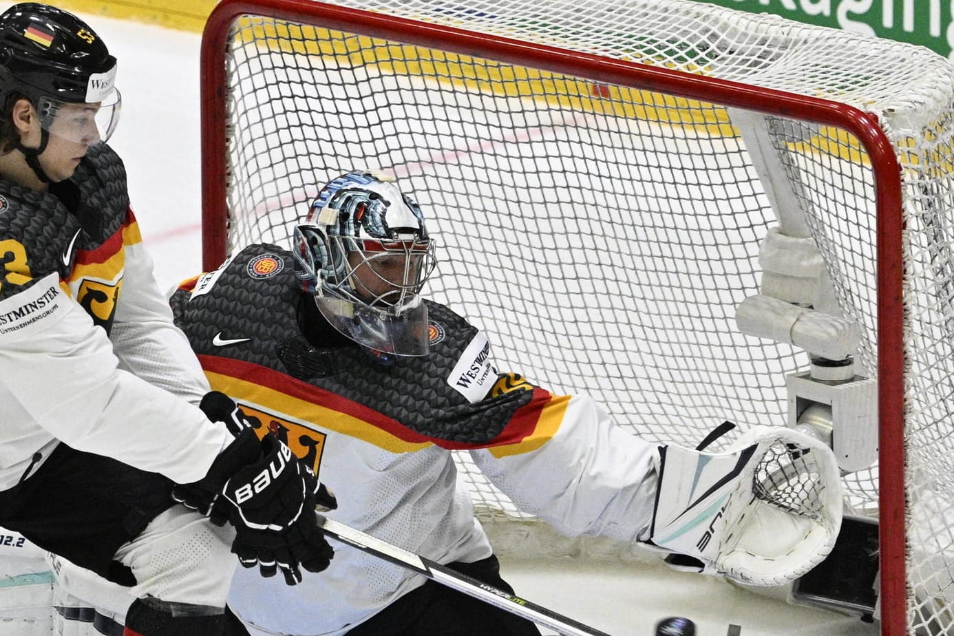 Philipp Grubauer (re.): Der deutsche Torhüter konnte das Viertelfinal-Aus gegen Tschechien nicht verhindern.