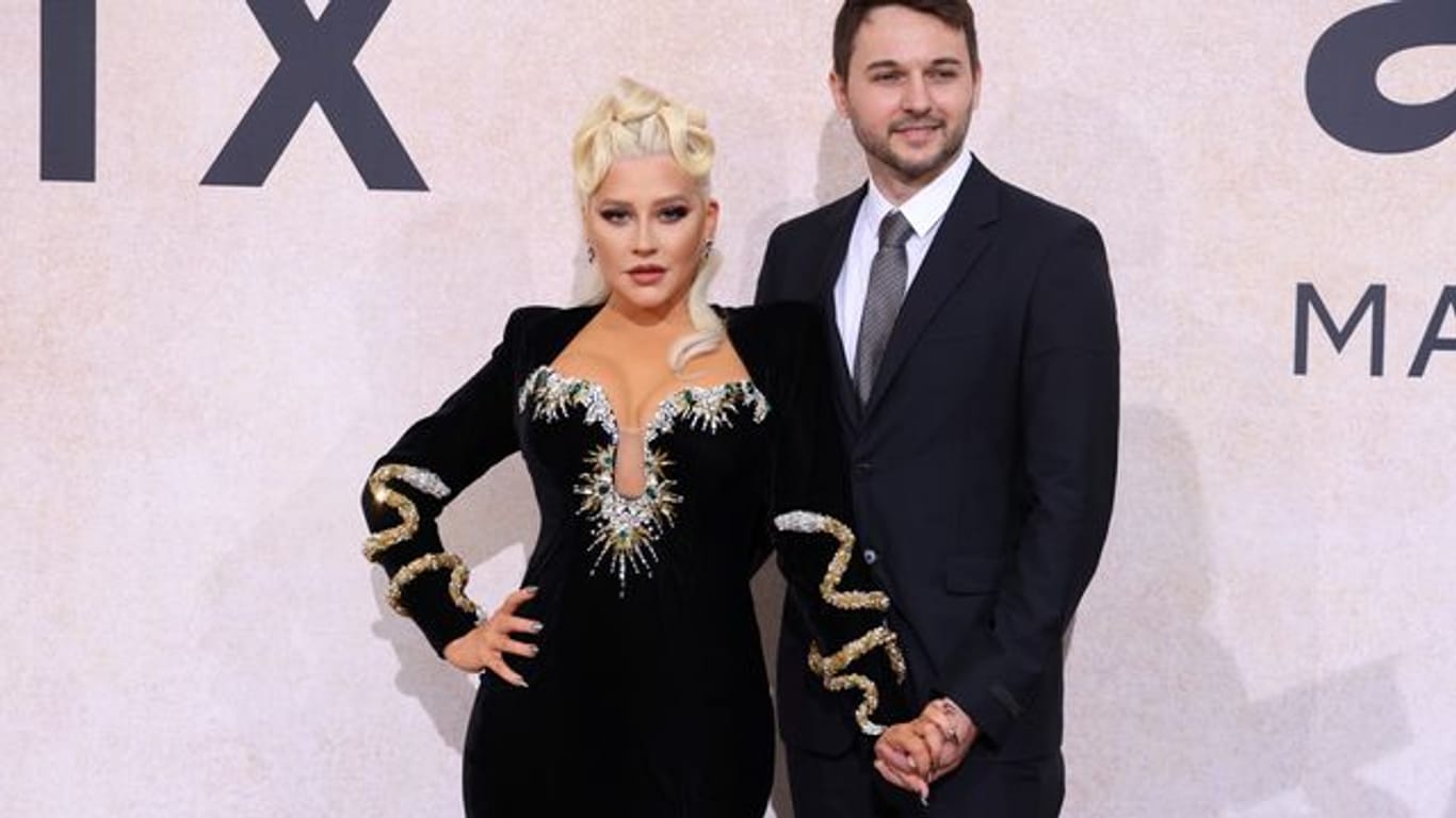 Sängerin Christina Aguilera kam mit Partner Matthew Rutler zur Aids-Gala.