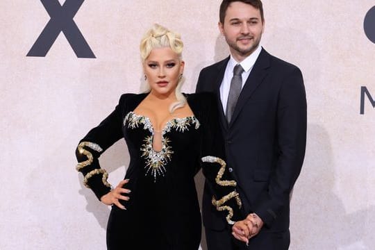 Sängerin Christina Aguilera kam mit Partner Matthew Rutler zur Aids-Gala.