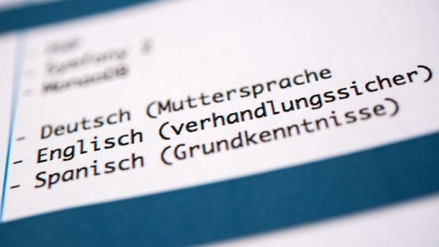 Wer später im Berufsleben mit Fremdsprachen arbeiten möchte, kann schon in der Ausbildung die richtigen Inhalte miteinander kombinieren.