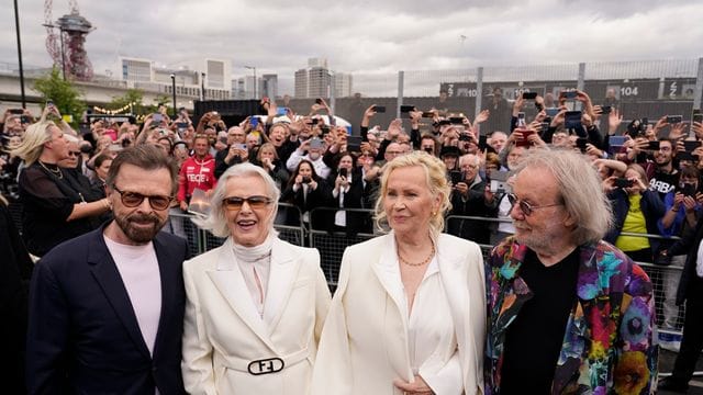 Abbas Björn (l-r), Anni-Frid, Agnetha und Benny kommen zur Premiere von "Abba Voyage".