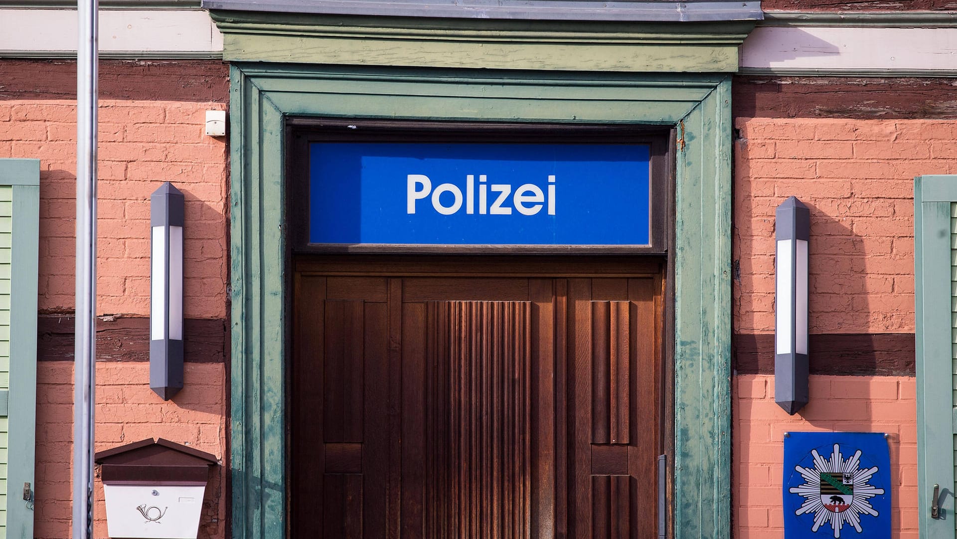 Eine Polizeiwache in Sachsen-Anhalt (Symbolfoto): Die Ermittler haben ihre Instrumente noch nicht ausgeschöpft.