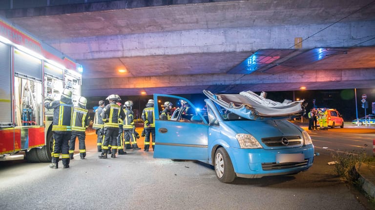 In diesen Opel krachte der Mann: Alle vier Insassen wurden verletzt.