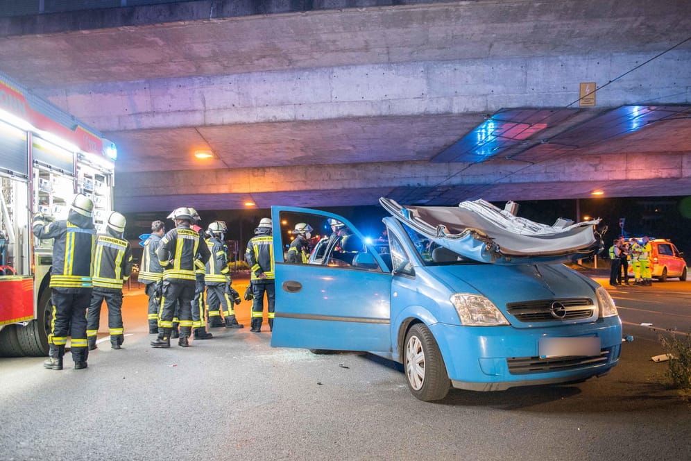 In diesen Opel krachte der Mann: Alle vier Insassen wurden verletzt.