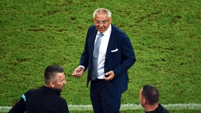 Schaffte mit Hertha BSC noch den Klassenerhalt: Trainer Felix Magath (M.