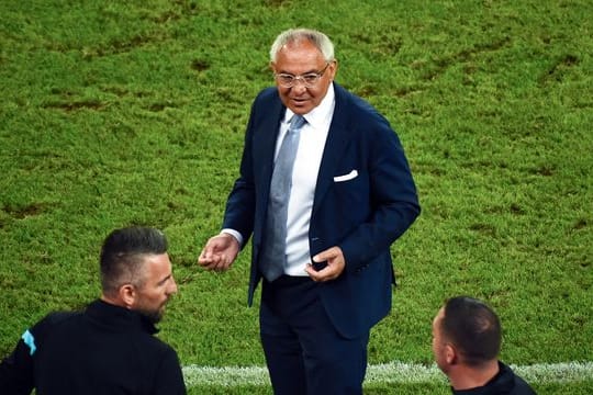 Schaffte mit Hertha BSC noch den Klassenerhalt: Trainer Felix Magath (M.